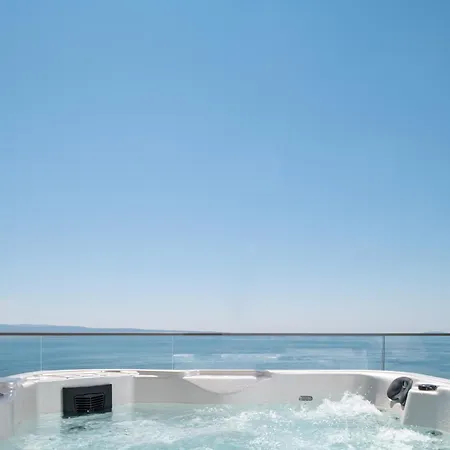 Penthouse La Vie With Seaview And Jacuzzi *