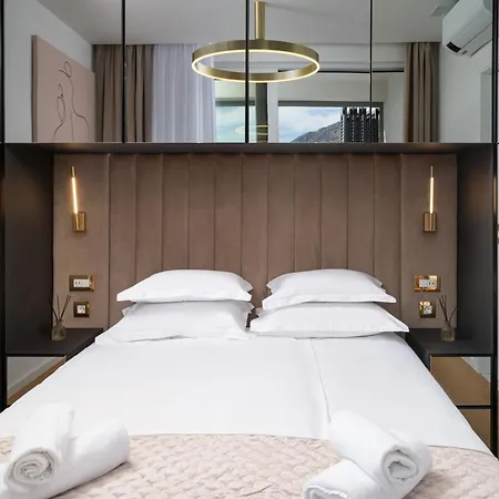 Penthouse La Vie With Seaview And Jacuzzi *