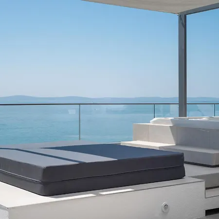 Penthouse La Vie With Seaview And Jacuzzi Podstrana