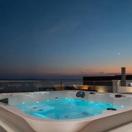 Penthouse La Vie With Seaview And Jacuzzi Апартаменты *