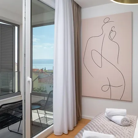 Apartment Penthouse La Vie With Seaview And Jacuzzi Podstrana