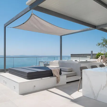 Penthouse La Vie With Seaview And Jacuzzi Podstrana