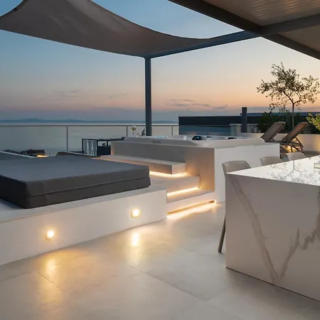 Penthouse La Vie With Seaview And Jacuzzi * Podstrana